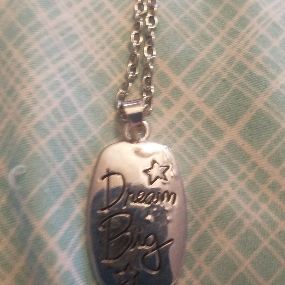 Pendant necklace